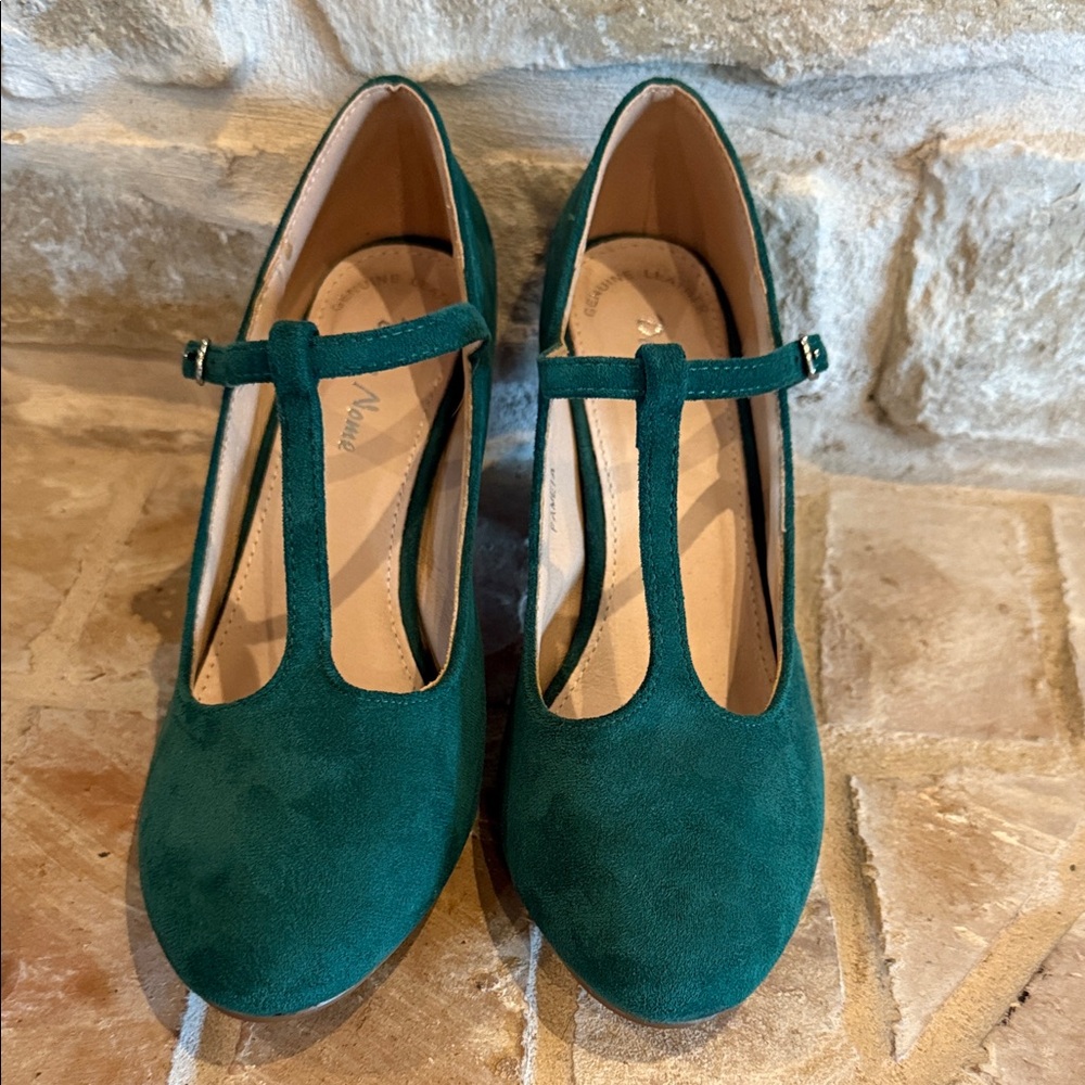 Elegant Green T-Strap Women's Shoes